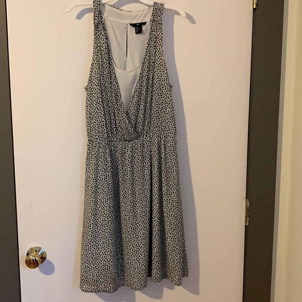 Black and white H&M Dress. Size: M.